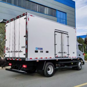 2 Axle 6 Wheels 4x2 Foton Cooling Van Freezer Truck Refrigerated Box Truck with