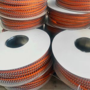 Self-piercing rivet for plates joint