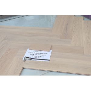 Residential White Oak Herringbone Engineered Flooring 910x150x15mm