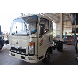 Elegant Howo Light Truck 4x2 5 Ton Capacity Red Color Euro 2 High Safety