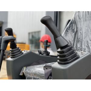 0.07m3 Mini Excavator 2 Ton Crawler Excavators High digging power