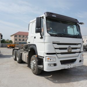 China Howo 30t Truk Tractor Head 12.00R24 Semi Tractor Trailer CCC on sale