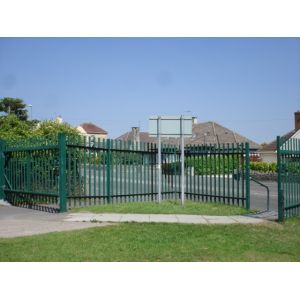 Green H2100mm Security Palisade Fencing With Triple Pointed Top