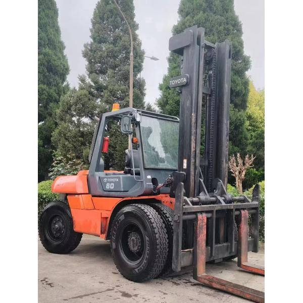 8 Tons 4 Meters Secondhand Diesel Lifting Machine Toyota 80 Forklift In Original Red