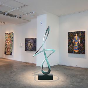 Modern Elegant Metallic Art Sculpture High-End Decorative Statue for Interior