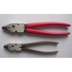Multifunction fencing plier with cutter with red or black hand color QL1204