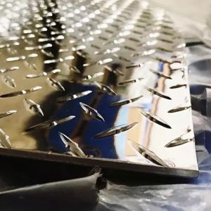 SGCC CGCC Galvanised Chequer Plate Roofing Materials 600mm Width DX51D