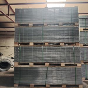 1.2m Height Welded Wire Mesh Fence 75x75mm Mesh Size Peach Post