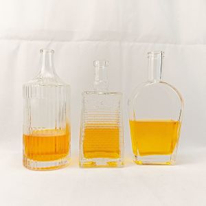 China High White Glass Material Custom Color Clear 750ML Whisky Whiskey Glass Decanter Bottle on sale