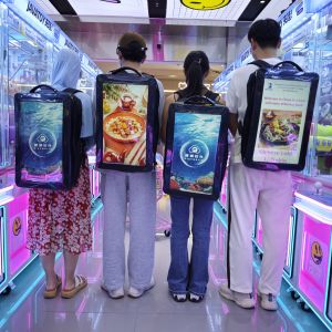 21.5 Inch 2nd gen Walking Backpack Screen LCD Displays Digital Signage Menu