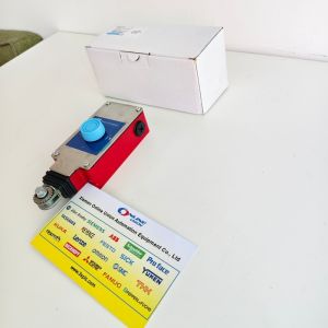 Schneider XY2CH13250 Latching Emergency Stop Rope Pull Switch with IP65 Rating