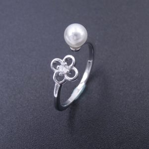 China Customized Silver Pearl Ring / Flower Shape sterling pearl ring For Women on sale
