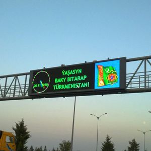 City Roadside Variable Message Sign with 250-300m Viewing Distance >120Hz Refresh Rate and 100,000 Hours Life Span VMS LED Display
