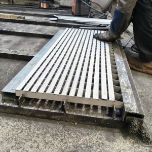 YB/T4001-2007 Standard Polished Metal Grid Grating Customizable Versatile