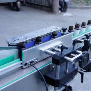 High Speed Round Bottle Labeling Machine With PLC Control And 40-150 PCS/Min