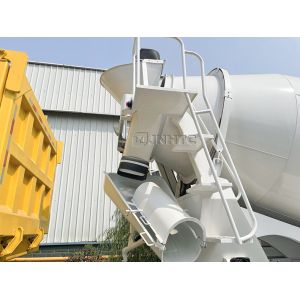 10 Wheels Sinotruk HOWO 9m3 Concrete Mixer Truck