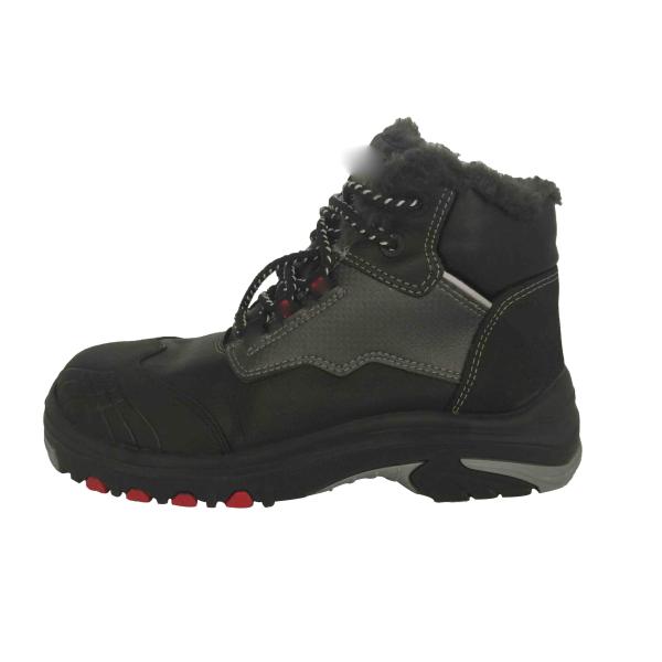 Quality Oversized Waterproof Safety Shoes Cold Insulated / Skid Resistant For Miner wholesale