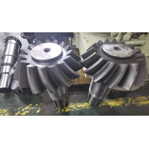 35° Right Hand Conical Spiral Bevel Gear Shaft with HRC58 - 62 Surface Hardness