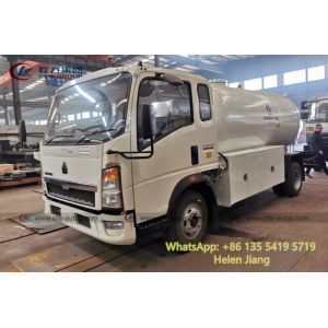 China Sinotruk Howo 4x2 6 Wheeler 4T LPG Tanker Truck on sale