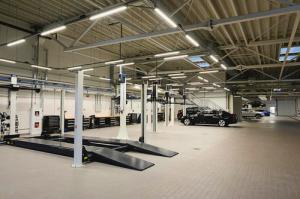 Cheap Light Steel Frame Structure Workshop Buildings For Car Repair Services for sale