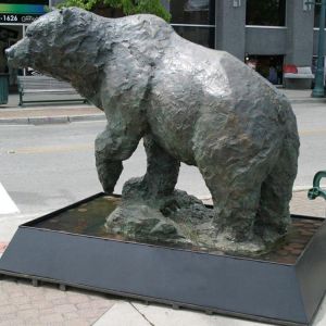 China Gnee Garden Outdoor Bronze Polar Bear Sculpture Life Size Customized on sale