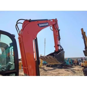 High-Performance Used Doosan Excavator Equipped with Powerful Engine and