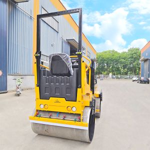 Factory Supply Ride on 3000kg Vibratory Compactor Mini Road Roller Asphalt