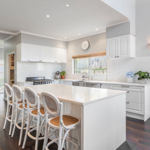 Modular White Prefabricated Kitchen Cabinet Raised Panel Solid Wood