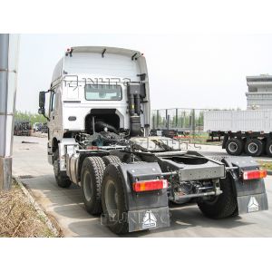 Sinotruk HOWO Tractor Head 6x4 RHD Tractor Trailer Trucks In Tanzania