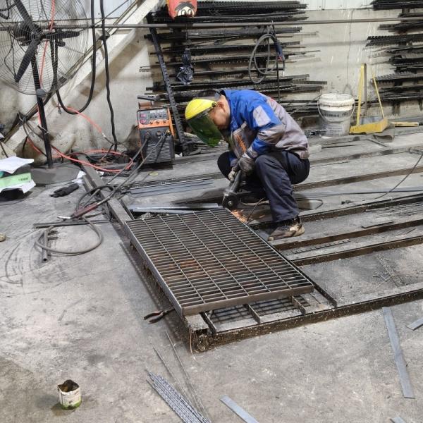 Quality 1000x1000mm Industrial Steel Grating With Machine Pressure Welding Technology Since 1990 wholesale