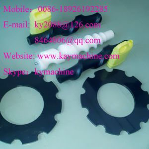 Worm screw dividing unit able to divide onto two lines round or shaped bottles