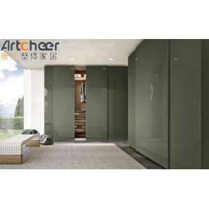 Customized Size Sliding Door Wardrobe in High Gloss Lacquer Finish with Mirror