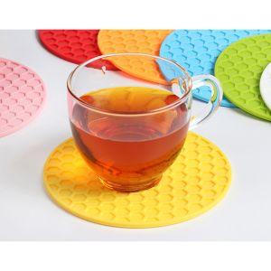 China Multifunctional Reusable Non Slip Round Silicone Placemats on sale
