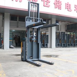1500KG 3000MM Electric Pallet Stacker For Loading And Unloading Materials