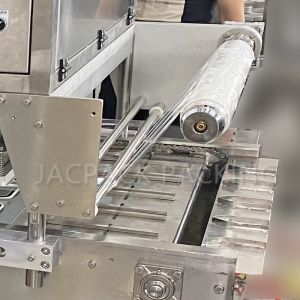 PP / Aluminum Foil Tray Packaging Automatic Sealing Machine Advanced Technology