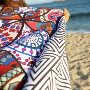 Microfiber Material Printed Beach Towel With Machine Washable Care Instructions