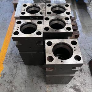 Hydraulic Rock Breaker Spare Parts Back Head Gas Cylinder HB30G DS13C