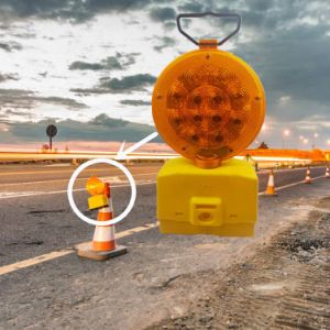 LED Plastic Construction Barrier 19cm Solar Flasher Light Yellow For Traffic