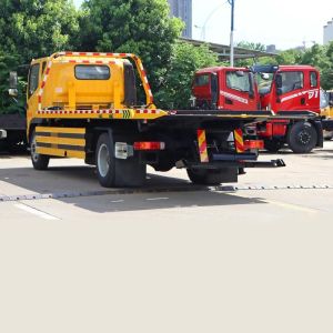 FAW 5 Ton Flatbed Towing Truck Breakdown Recovery Truck EURO 5 4x2 Driving Type