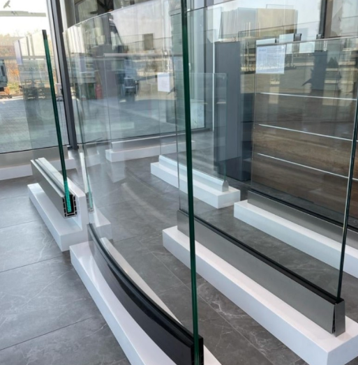 Custom 12mm Clear Tempered Glass With Aluminum U Channel For Railing Balustrade