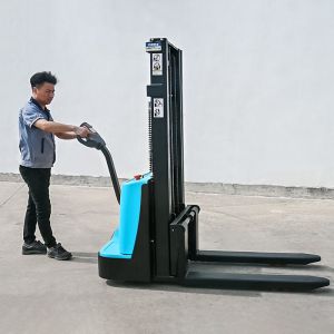 Industrial Power Electric Stacker Forklift 2000lbs Capacity Automatic pallet