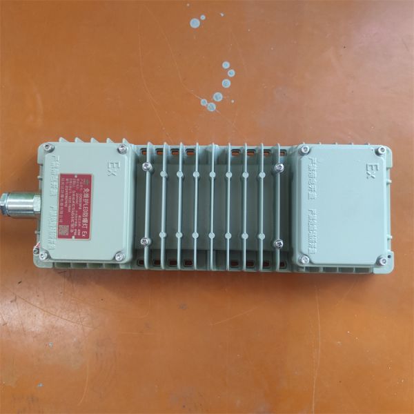 Explosion Proof LED Lamp Fixture RoHS ATEX IECEx for Harsh Environment