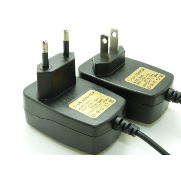 Portable 4.2 V 1A Lithium Ion Battery Recharger , Led Light Battery Charger 68g