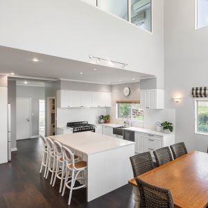 Modular White Prefabricated Kitchen Cabinet Raised Panel Solid Wood