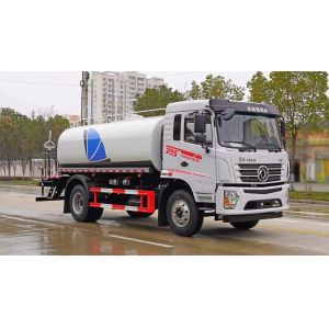 Model Dongfeng 4*2 Light Truck Sprinkler with Manual Transmission