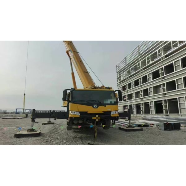 2022 Used All Terrain Cranes 130ton XCMG XCA130L7 75m Main Boom Ergonomic Design