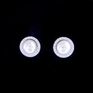China Personalized Silver Pearl Earrings / Hollow Style Round Pearl Stud Earrings on sale