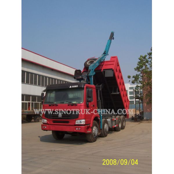 HOWO 12 Wheeler Dump Truck Mounted Hydraulic Crane Height 14.5m For Industry