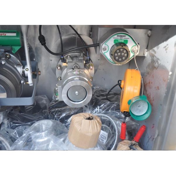 Fuel tanker trailer with valve