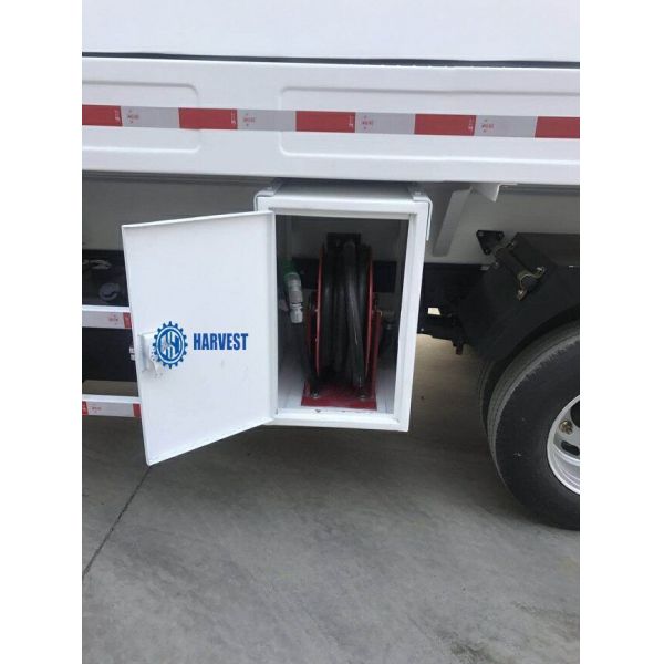 Howo 116hp 5000L Capacity 4x2 Light Duty Fuel Tanker Lorry With Flow Meter